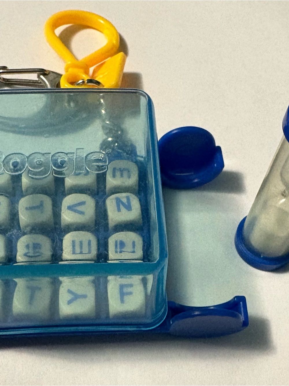 2000 Hasbro Mini Boggle Game Keychain - Picture 4 of 5